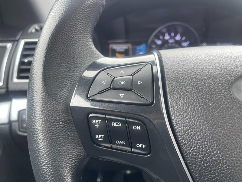 Ford Explorer Vehicle Image 24