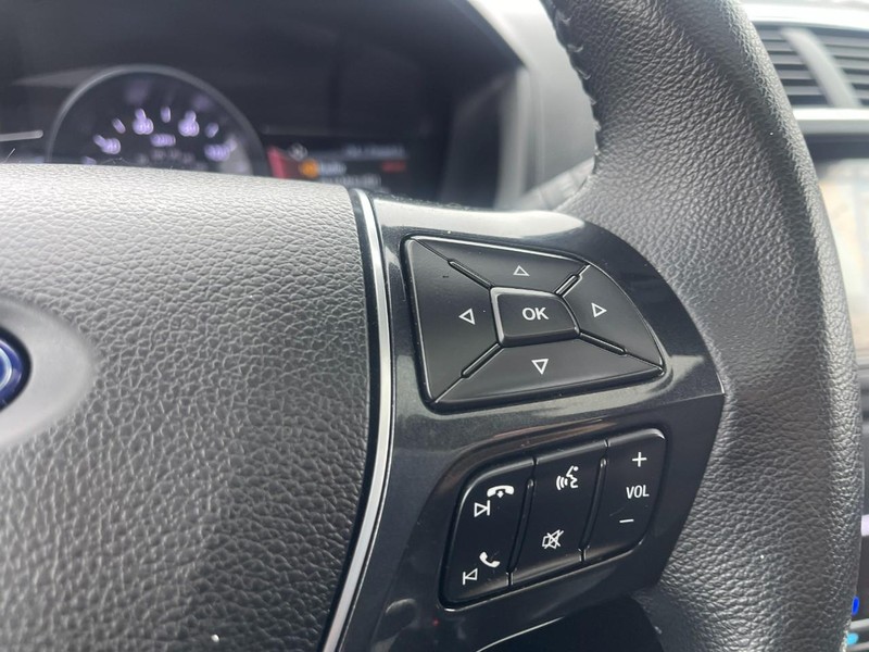 Ford Explorer Vehicle Image 25