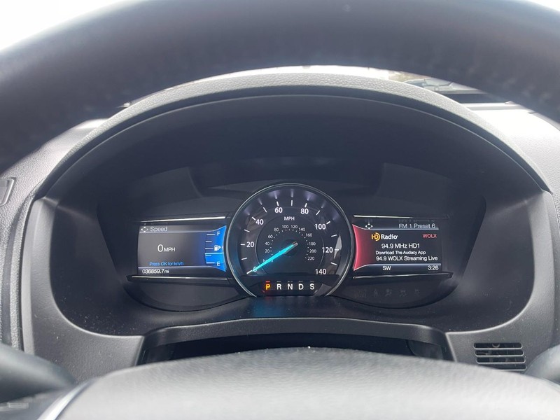 Ford Explorer Vehicle Image 26