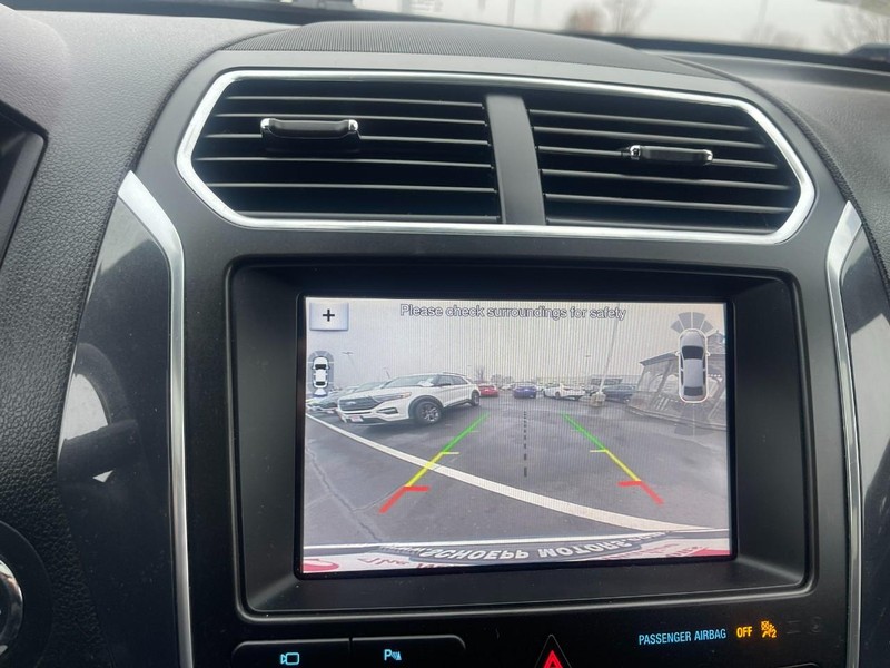 Ford Explorer Vehicle Image 28