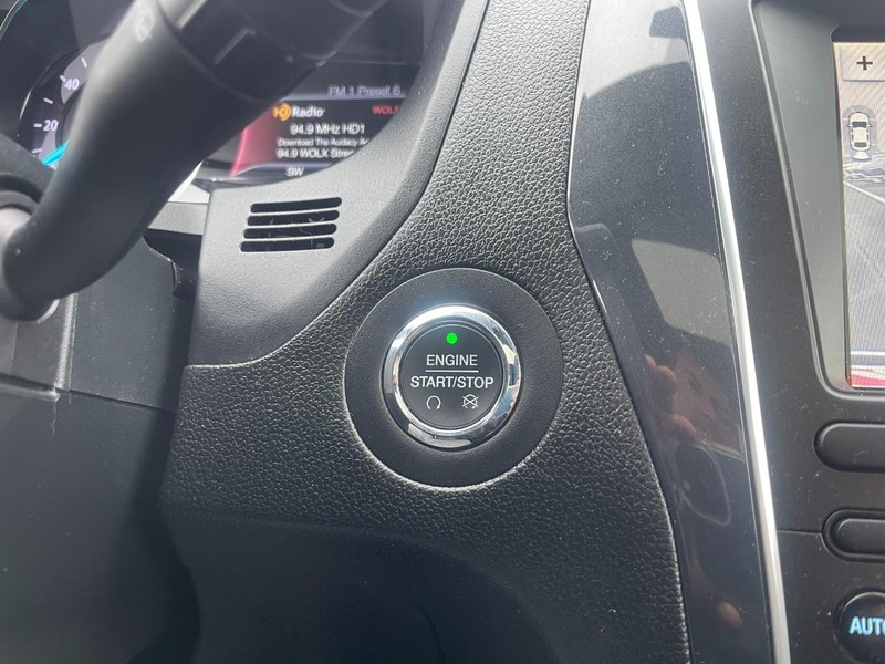 Ford Explorer Vehicle Image 30