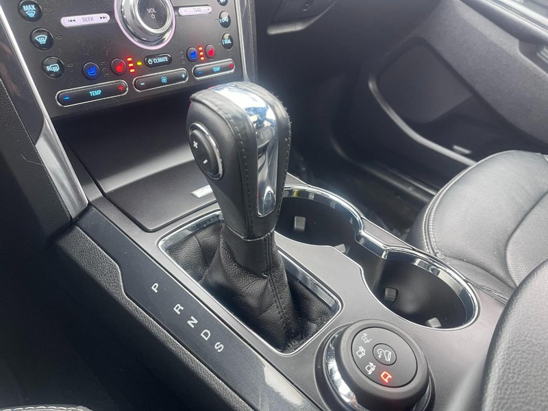 Ford Explorer Vehicle Image 31