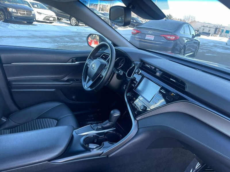 Toyota Camry Vehicle Image 03