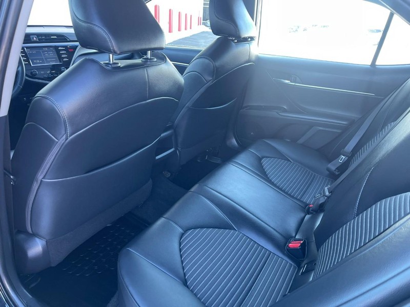 Toyota Camry Vehicle Image 10