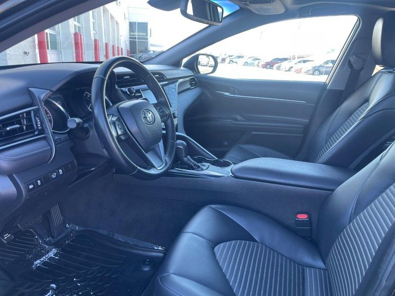 Toyota Camry Vehicle Image 11