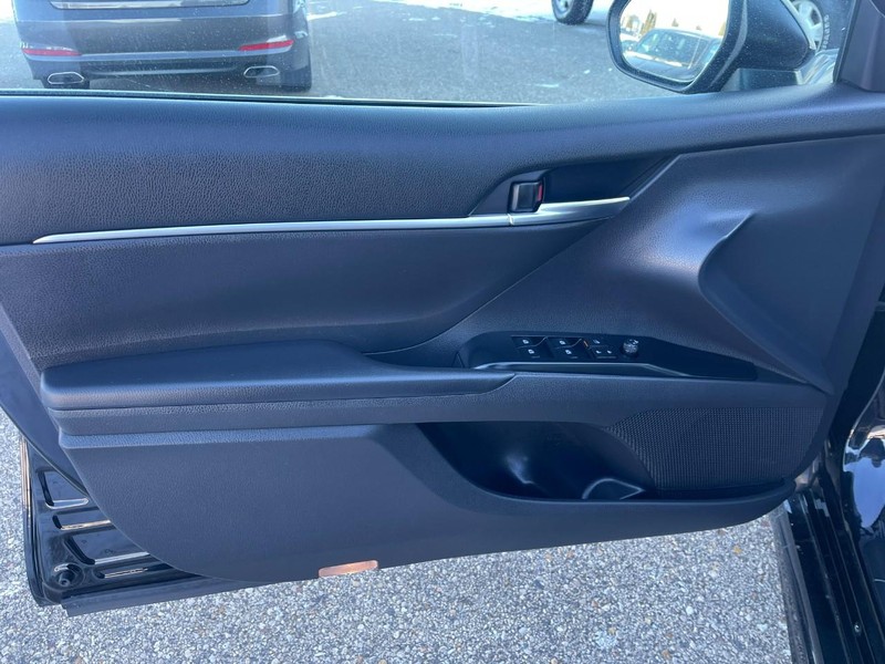 Toyota Camry Vehicle Image 13