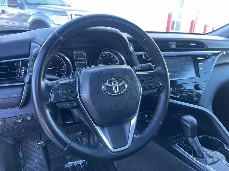 Toyota Camry Vehicle Image 14