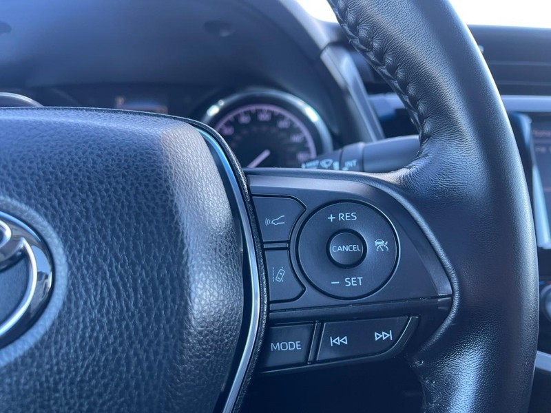 Toyota Camry Vehicle Image 16