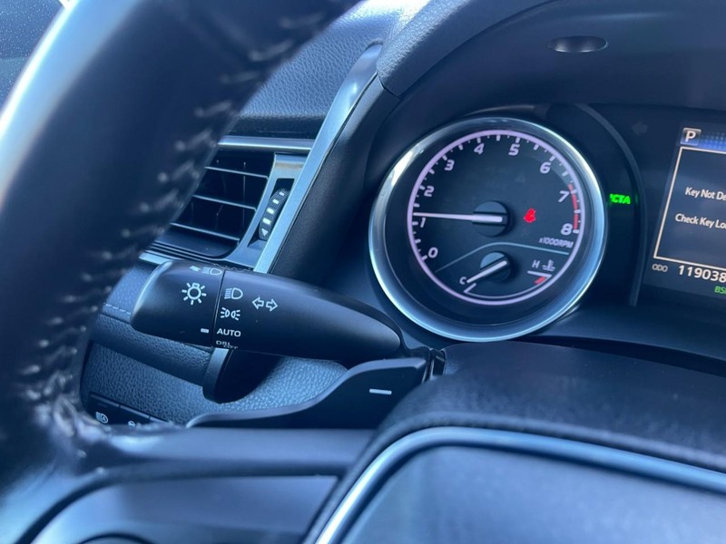 Toyota Camry Vehicle Image 17