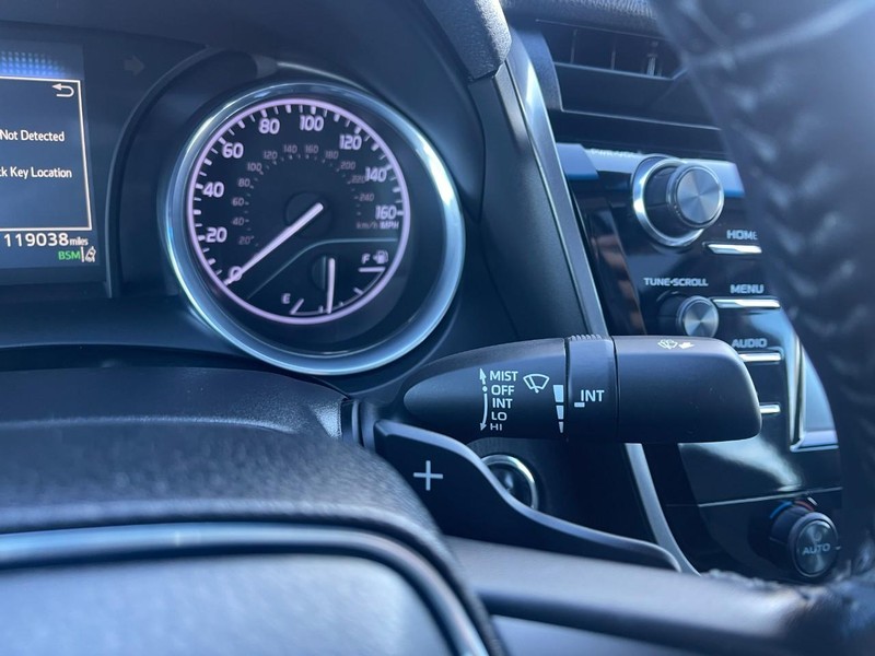 Toyota Camry Vehicle Image 18