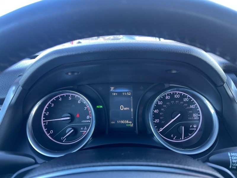 Toyota Camry Vehicle Image 19