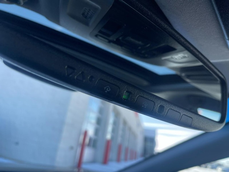 Toyota Camry Vehicle Image 24