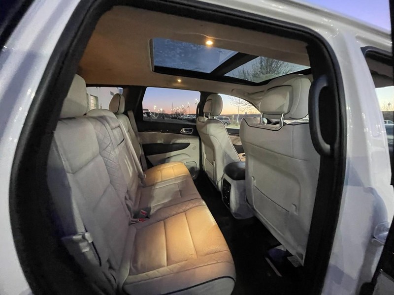 Jeep Grand Cherokee Vehicle Image 05