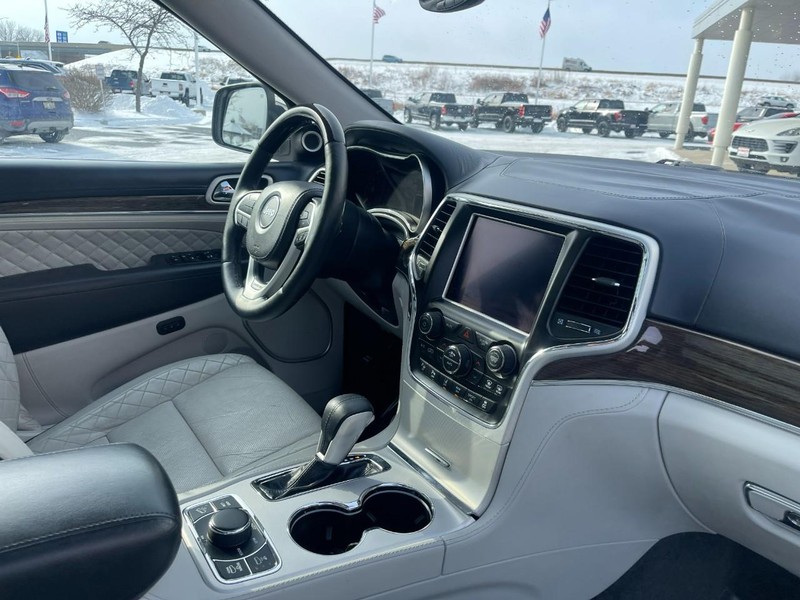 Jeep Grand Cherokee Vehicle Image 06