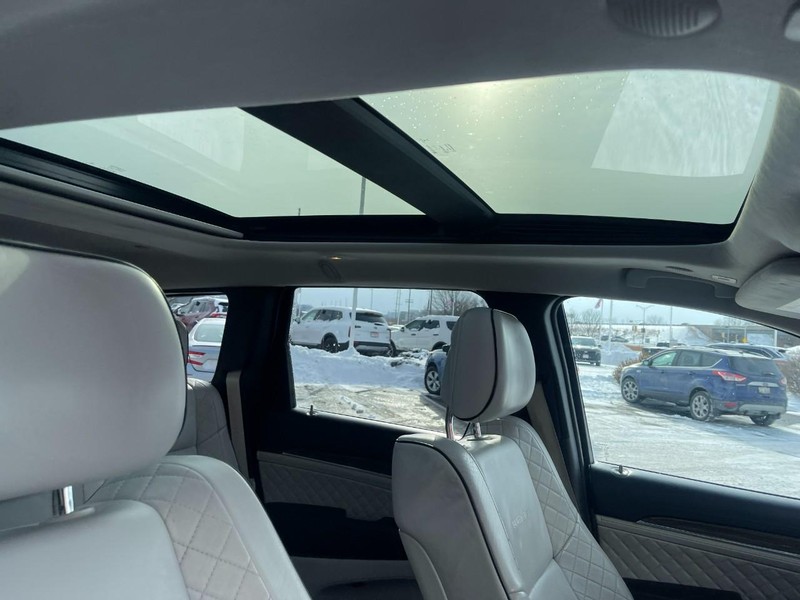 Jeep Grand Cherokee Vehicle Image 07