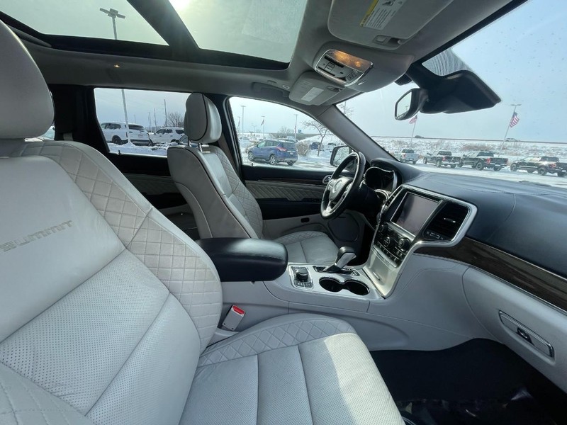 Jeep Grand Cherokee Vehicle Image 08