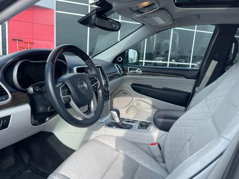 Jeep Grand Cherokee Vehicle Image 19