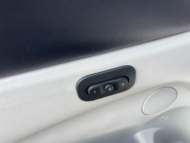 Jeep Grand Cherokee Vehicle Image 22