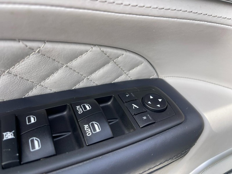 Jeep Grand Cherokee Vehicle Image 23