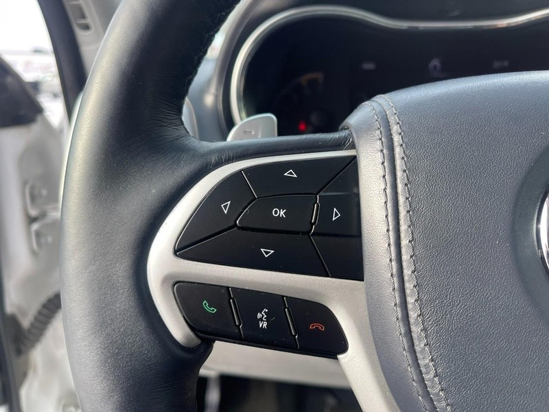 Jeep Grand Cherokee Vehicle Image 28