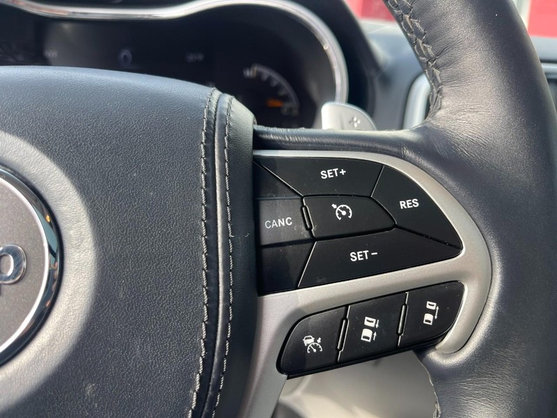 Jeep Grand Cherokee Vehicle Image 29