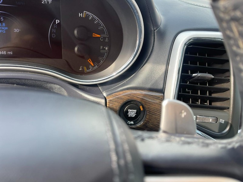 Jeep Grand Cherokee Vehicle Image 31