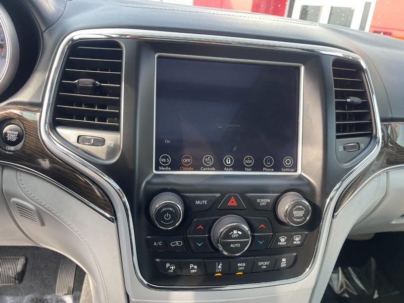 Jeep Grand Cherokee Vehicle Image 33