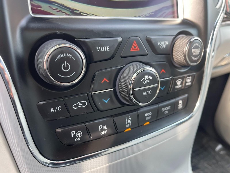 Jeep Grand Cherokee Vehicle Image 37