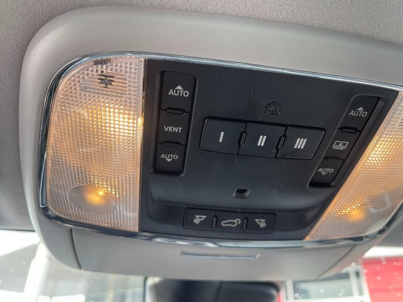 Jeep Grand Cherokee Vehicle Image 39