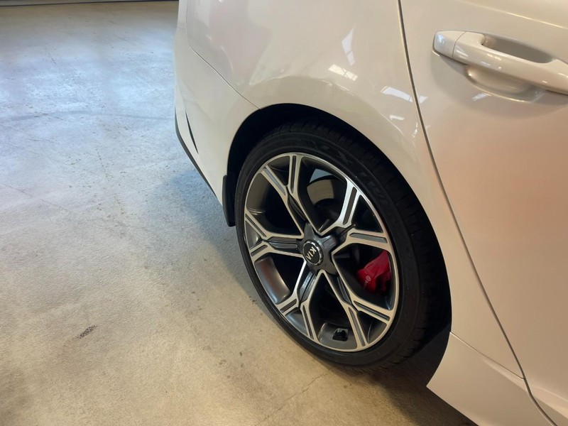 Kia Stinger Vehicle Image 08