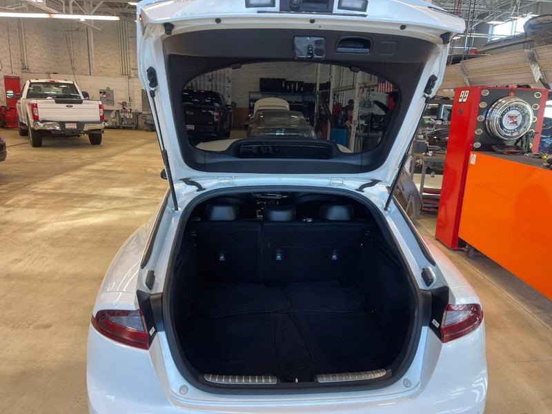 Kia Stinger Vehicle Image 16