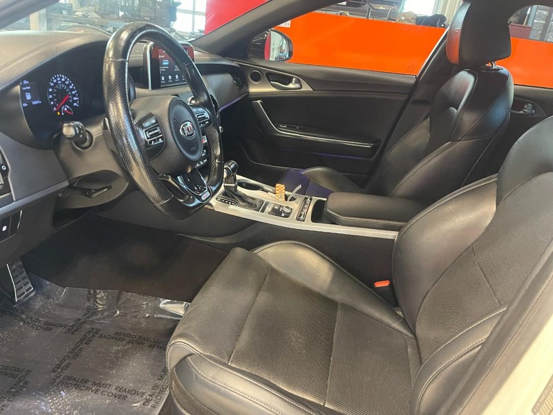 Kia Stinger Vehicle Image 19