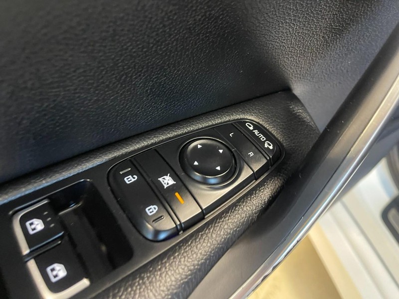 Kia Stinger Vehicle Image 22