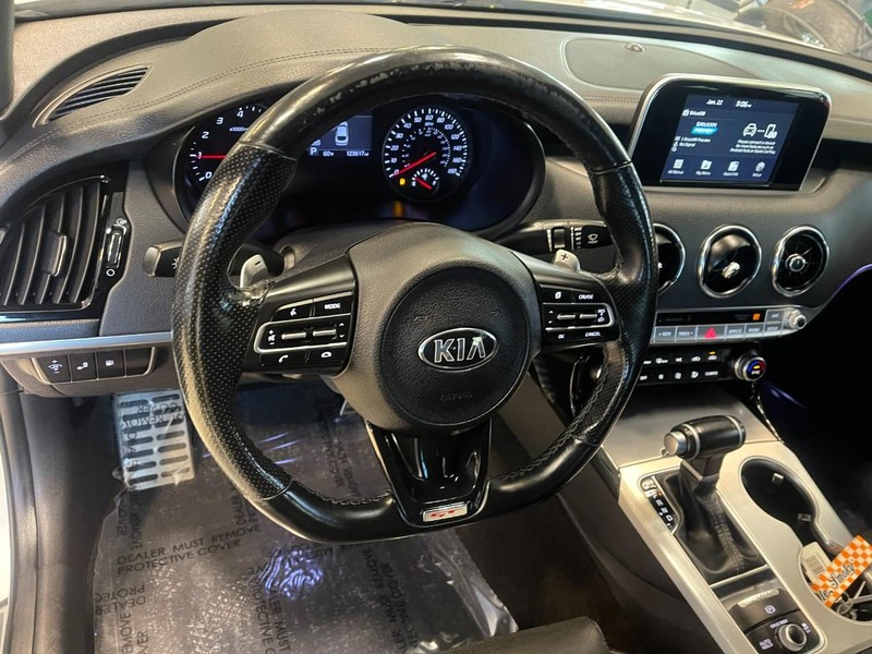 Kia Stinger Vehicle Image 24