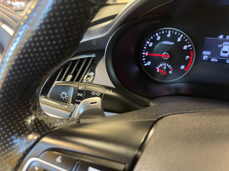 Kia Stinger Vehicle Image 27