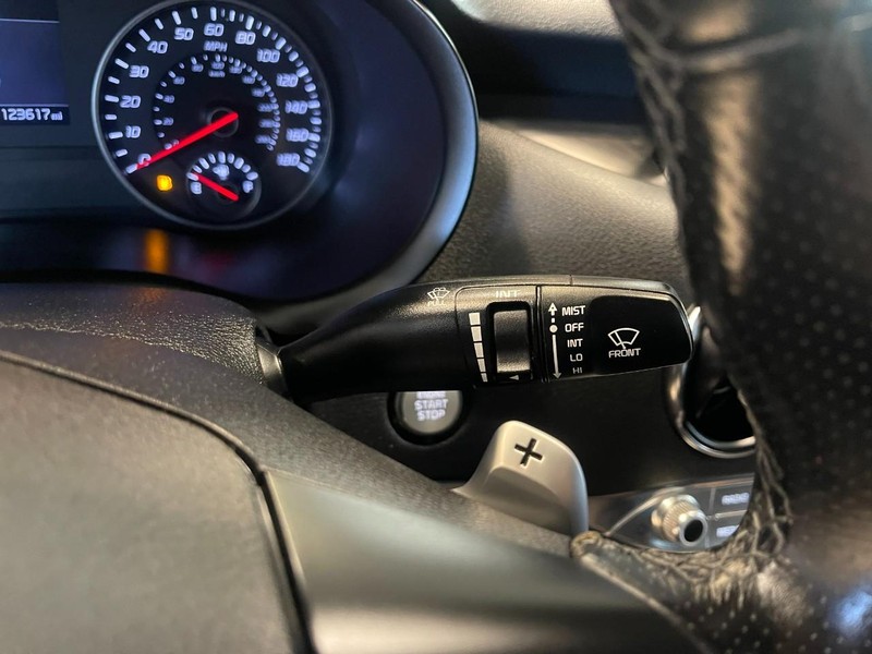 Kia Stinger Vehicle Image 28