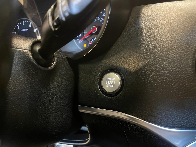 Kia Stinger Vehicle Image 30