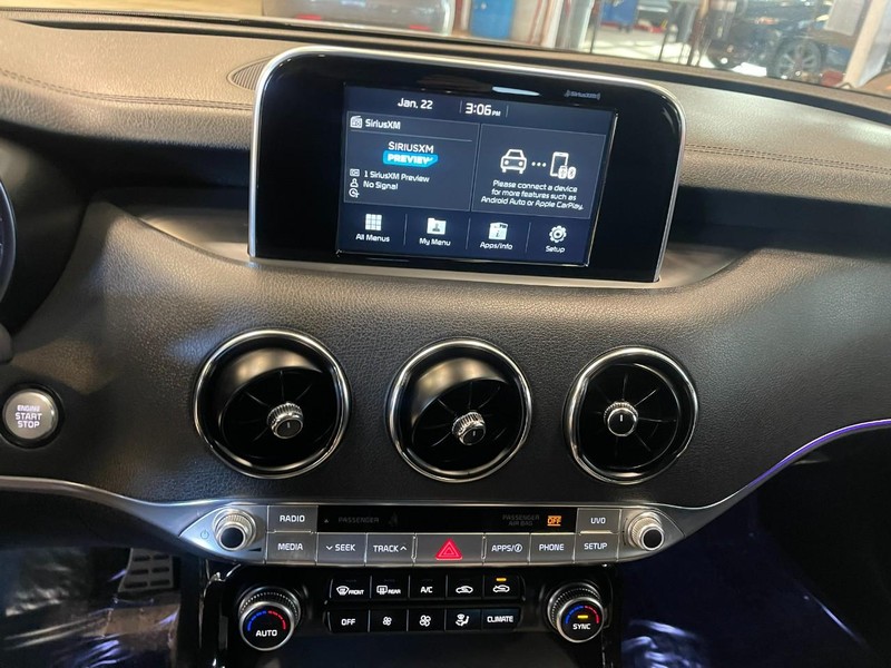 Kia Stinger Vehicle Image 31