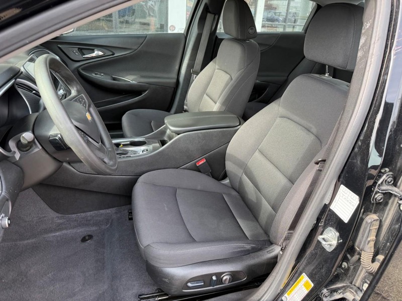 Chevrolet Malibu Vehicle Image 09