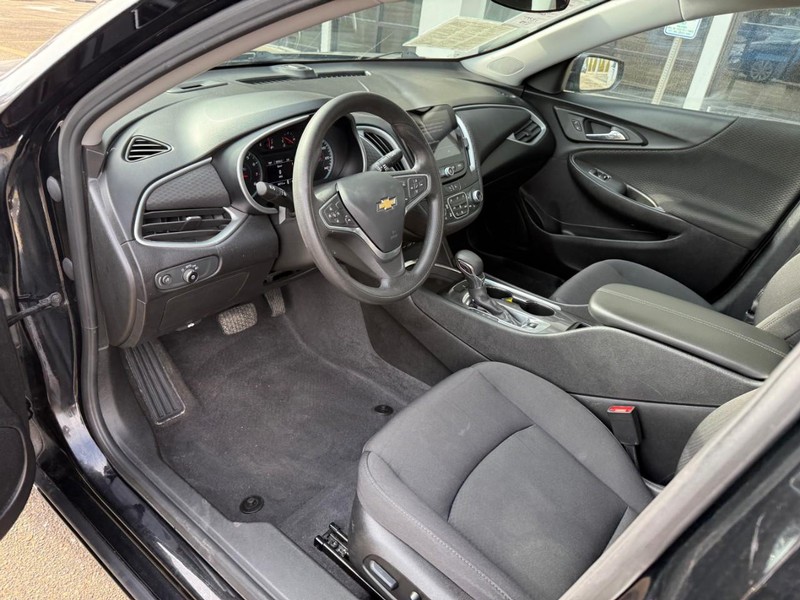 Chevrolet Malibu Vehicle Image 10