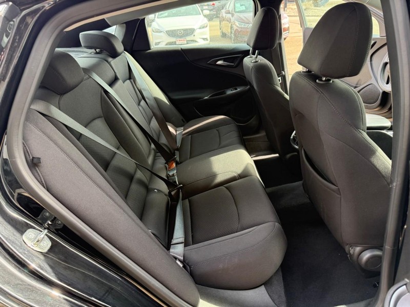 Chevrolet Malibu Vehicle Image 13