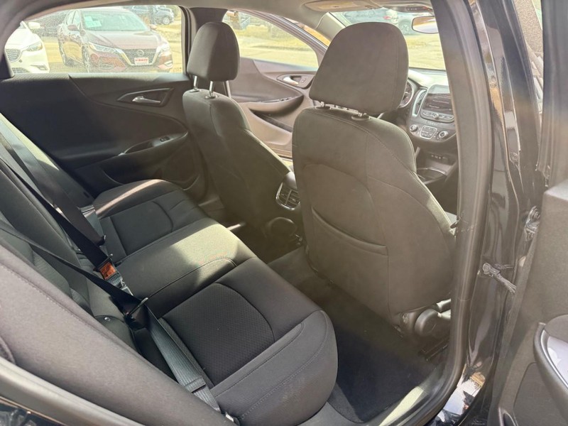 Chevrolet Malibu Vehicle Image 14