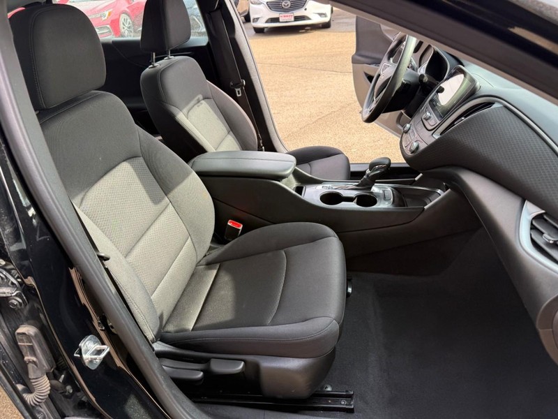 Chevrolet Malibu Vehicle Image 15