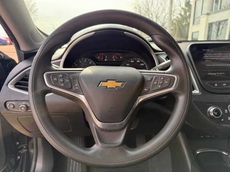 Chevrolet Malibu Vehicle Image 18