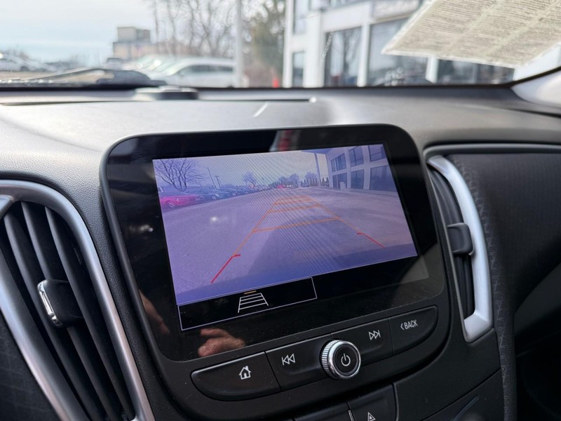 Chevrolet Malibu Vehicle Image 24