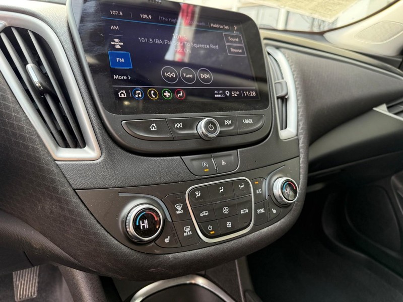 Chevrolet Malibu Vehicle Image 25