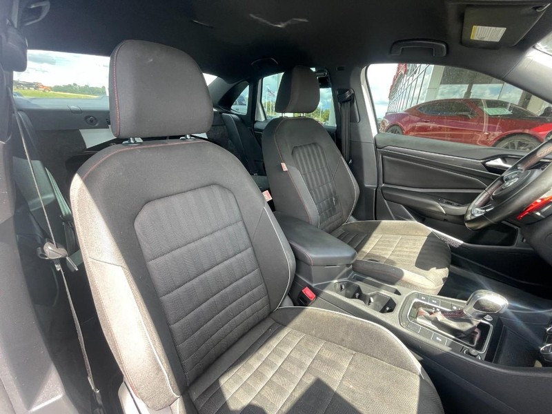 Volkswagen Jetta GLI Vehicle Image 05