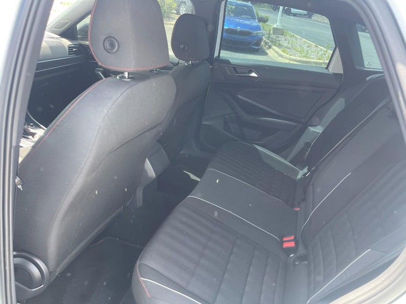 Volkswagen Jetta GLI Vehicle Image 10