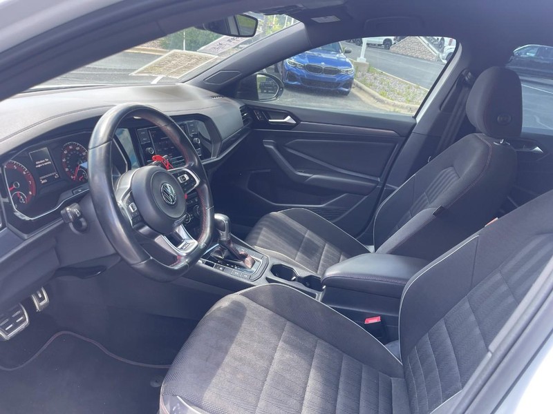 Volkswagen Jetta GLI Vehicle Image 11
