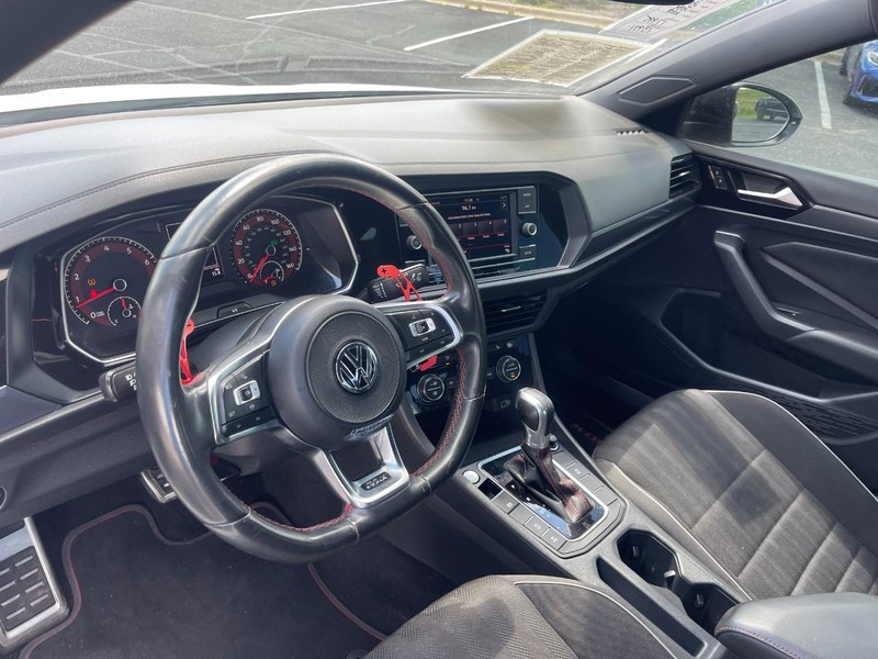 Volkswagen Jetta GLI Vehicle Image 12